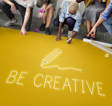 Kattaki insanlar çizim afiş