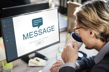 bilgisayarla çalışma iş adamı