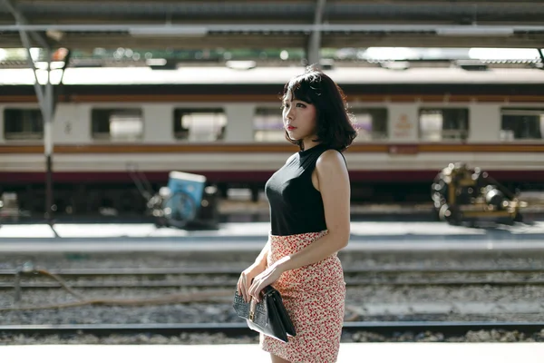 Beautiful Asian woman at railway station — Stock Photo, Image