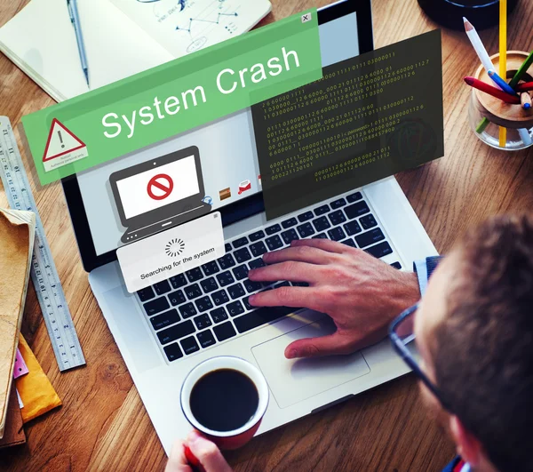 Uomo d'affari Lavorare con il sistema Crash concetto — Foto Stock