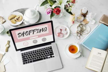 laptop ve Online alışveriş kavramı