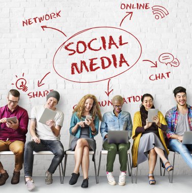 İnsanlar dijital araçları tarama  