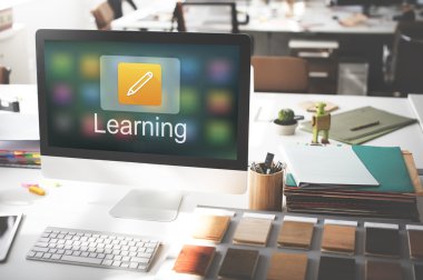 bilgisayar monitöründe çalışma alanı tablosu  