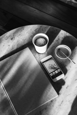 günlük telefon ve kahve