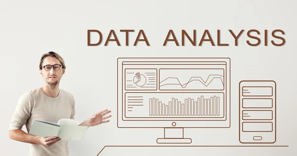 Pengusaha yang bekerja dengan Analisis Data — Stok Foto