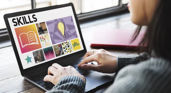 Girl in cafe browsing with laptop — Stock Photo, Image