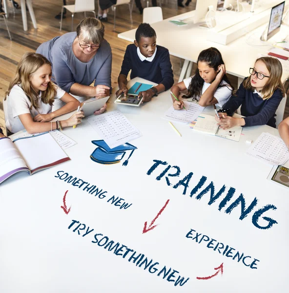 Leraar met groep kinderen — Stockfoto