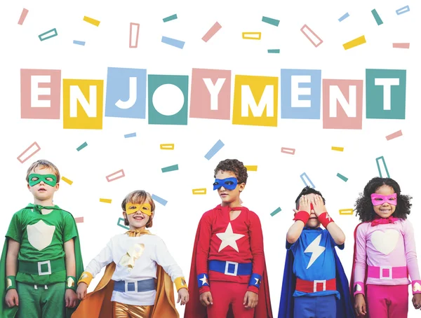 Superhelden-Kinder spielen und lachen — Stockfoto