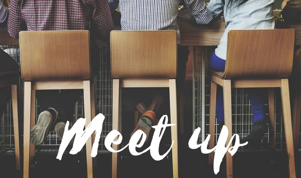 Persone al bancone del bar e Meet Up — Foto Stock