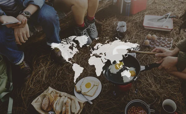 Melhores amigos cozinhar ao ar livre — Fotografia de Stock