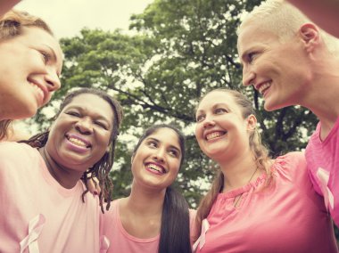 Kadınlar birbirlerine destek olurlar.