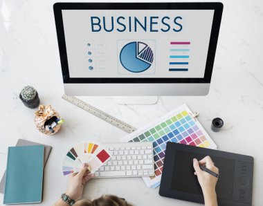 Grafik tablet ile çizim kız 