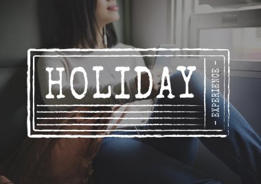 Kahverengi sırt çantası ile kız