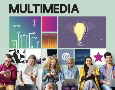 İnsanlar dijital araçları tarama  