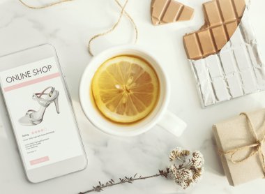 çay bardağı ile Smartphone