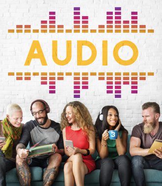 çeşitlilik arkadaş grubu dijital cihazlar