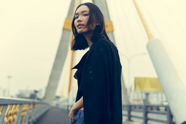 Schön hipster asiatische Mädchen — Stockfoto