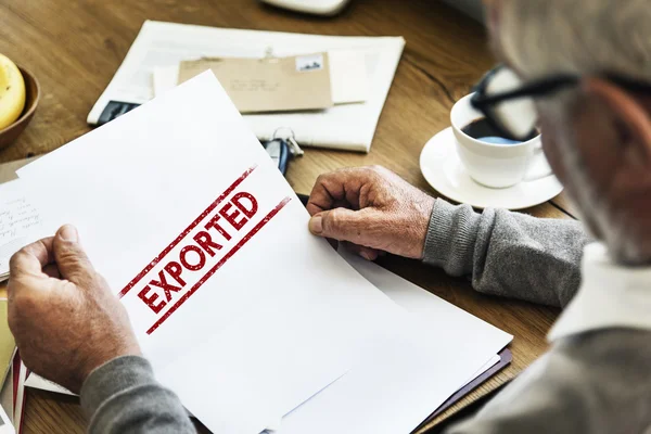 Stuk papier met geëxporteerde — Stockfoto