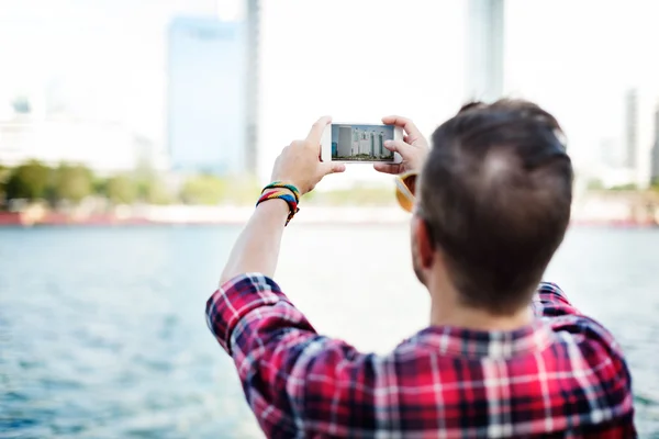 若い男は、写真を撮影 — ストック写真