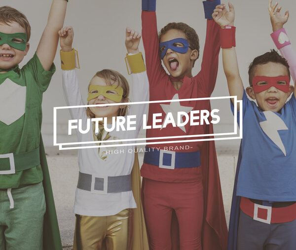 Дети в костюмах супергероев
