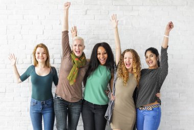 çeşitlilik gülümseyen kadın