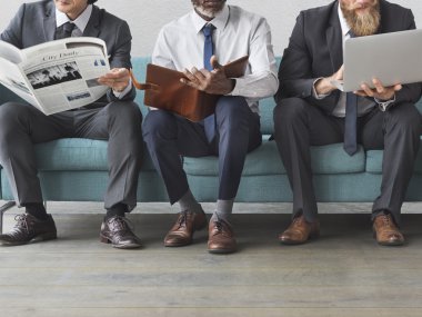 İş ekibi birlikte çalışıyor.