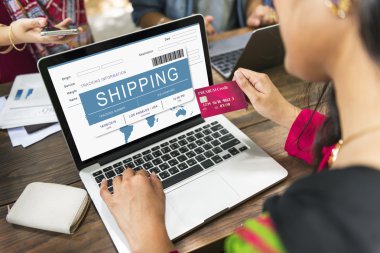 tipik dizüstü klavye üzerinde insanlar