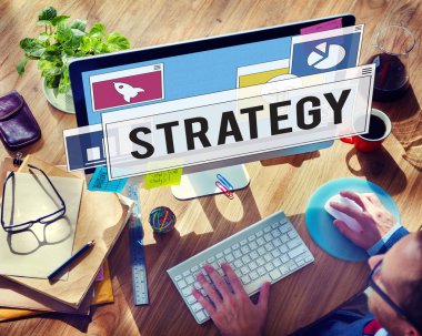 Bilgisayar kullanan adam 