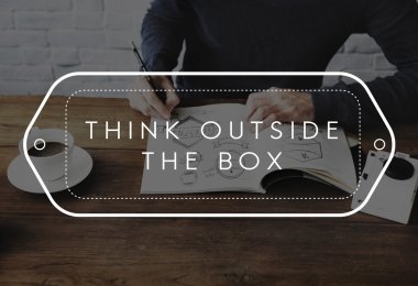 Tasarım stüdyosu çalışan adam