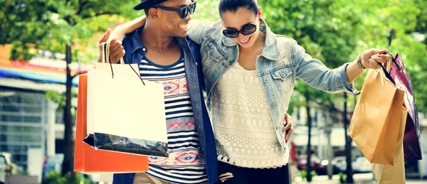 Woman and man with shopping bags — Stock Photo, Image