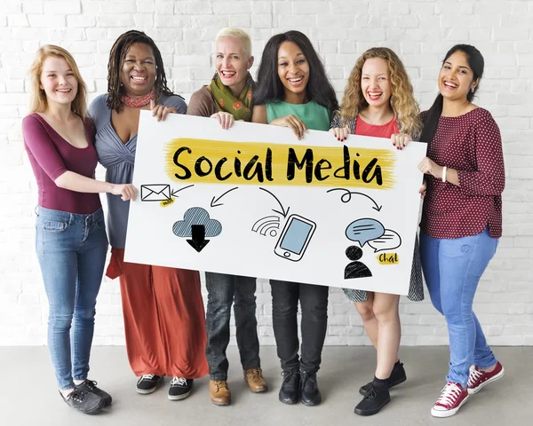 Diversità donne tiene cartello — Foto Stock