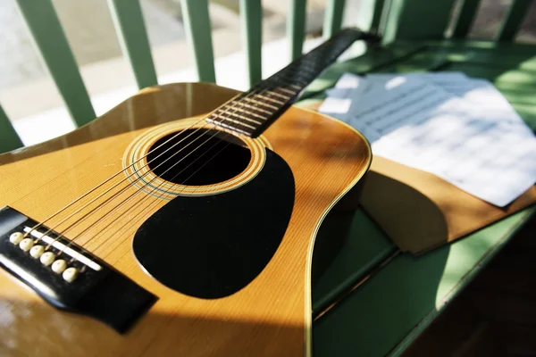 Akoestische gitaar en melodie notities — Stockfoto