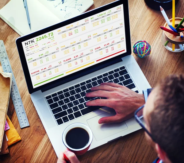 Man using laptop — Stock Photo, Image