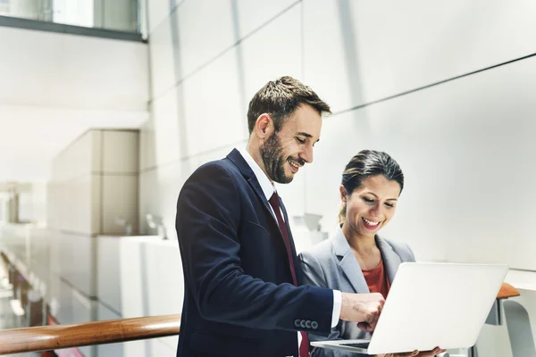 Gente de negocios Discutiendo ideas — Foto de Stock