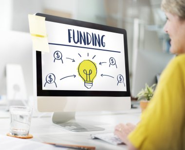 iş kadını bilgisayar ile çalışma