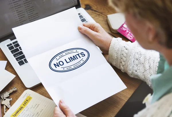 Piece of paper with No Limits — Stock Photo, Image