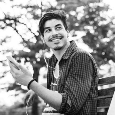 genç adam tarama cep