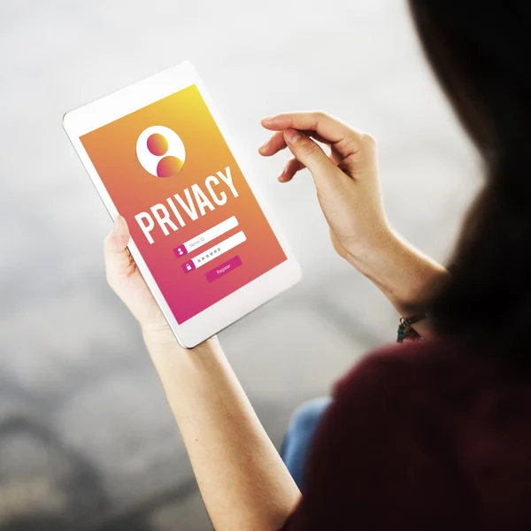 Woman browsing digital tablet — Stock Photo, Image