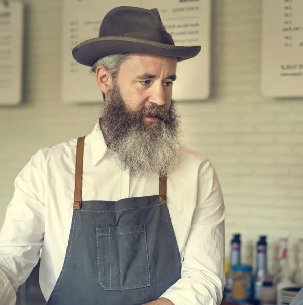 Homem barista de chapéu — Fotografia de Stock