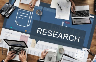 Ofiste çalışan iş adamları