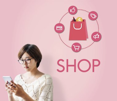 Asyalı kız telefon ekranında arıyorsunuz