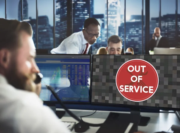 Mensen die werken en Out Of Service — Stockfoto