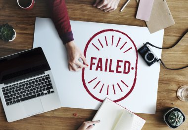 Tasarım stüdyosu çalışan adam