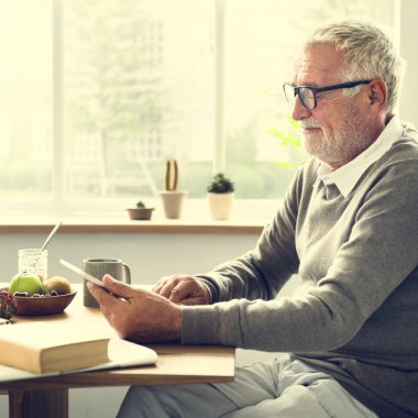 Komuta sizde telefon kullanma 