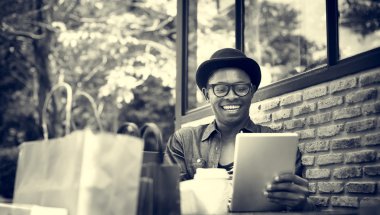 adam kullanma Tablet Café