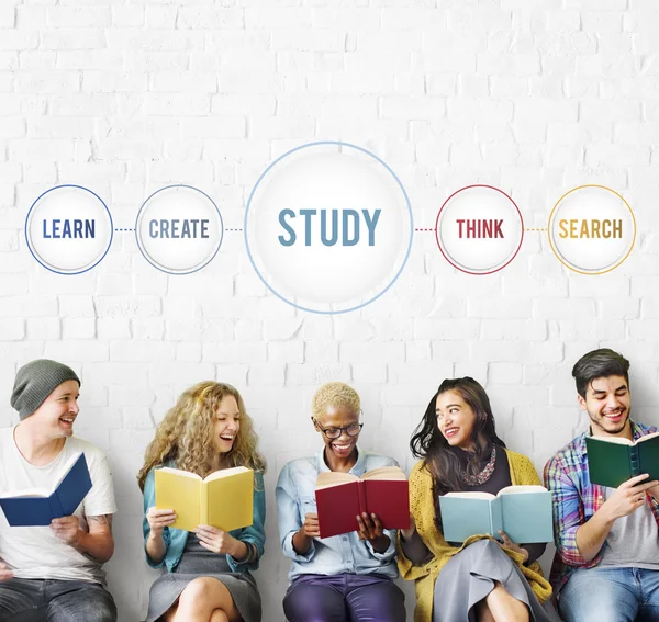 People holding books and smiling — Stock Photo, Image