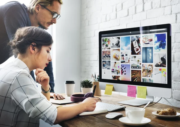 Persone che parlano alla riunione — Foto Stock