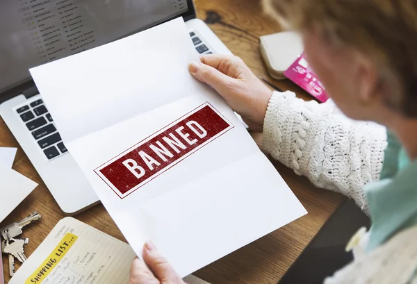 Pezzo di carta con bandito — Foto Stock