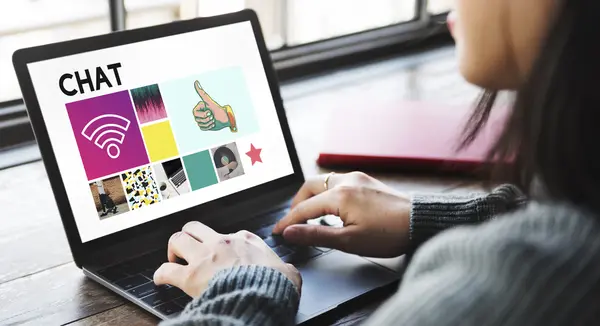 Woman working with laptop — Stock Photo, Image