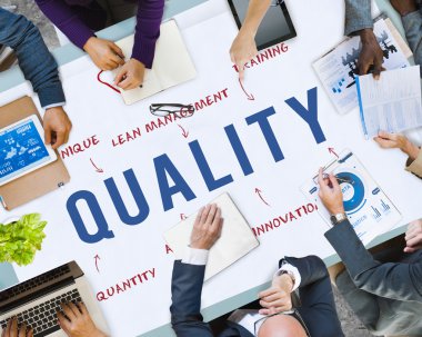 Bir grup insan birlikte çalışma 